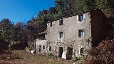 Casale posto 6 km dal mare di Varazze