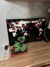 Mappa del mondo con orologi digitali LED