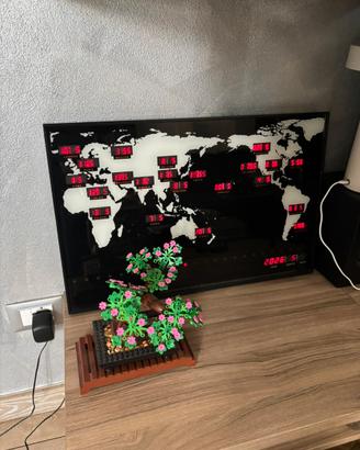 Mappa del mondo con orologi digitali LED