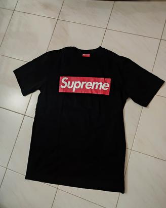 T-shirt nera Box Logo Supreme Italia