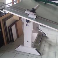 Tavolo da disegno con tecnigrafo