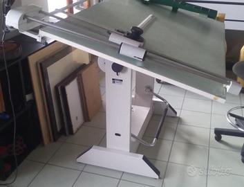 Tavolo da disegno con tecnigrafo