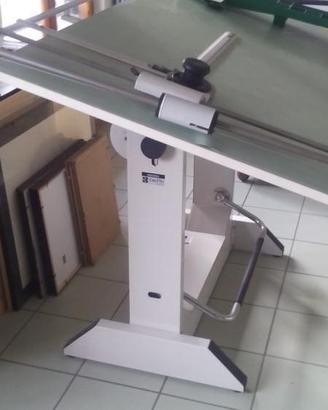 Tavolo da disegno con tecnigrafo