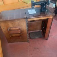 Macchina cucire antica Ideal con mobiletto