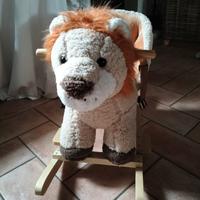 Dondolo giocattolo a forma di leone