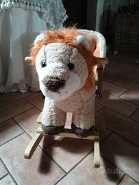 Dondolo giocattolo a forma di leone