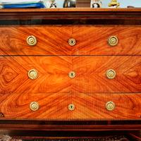 Cassettone in stile Luigi XVI