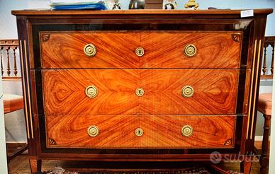 Cassettone in stile Luigi XVI