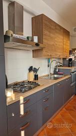 Cucina completa con fornelli forno e lavastoviglie