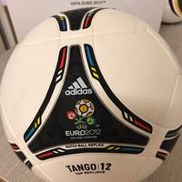 Pallone degli europei di calcio 2012 (Tango 12)
