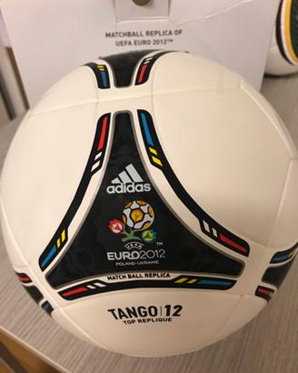 Pallone degli europei di calcio 2012 (Tango 12)