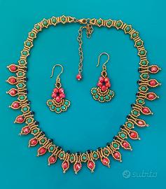 Collana e orecchini con cristalli
