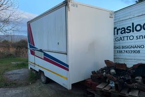 Cassone Food Truck allestito a negozio