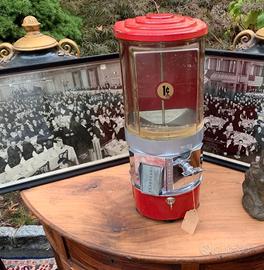 Distributore caramelle