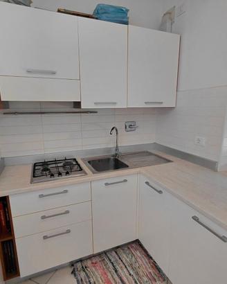 Cucina con elettrodmestici