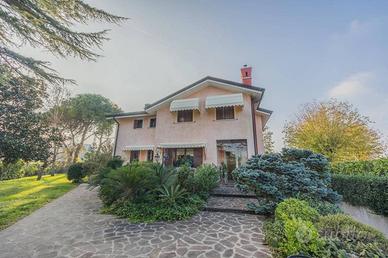 Villa spaziosa in una posizione tranquilla sul mar