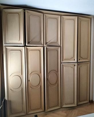 armadio colore beige