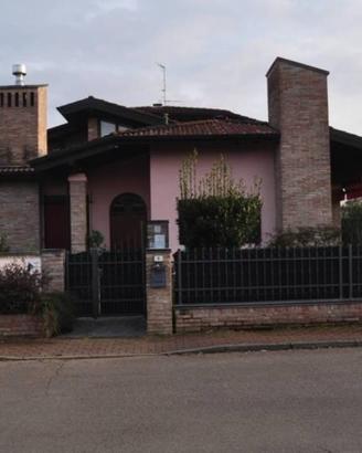 Immobile in asta di 263 m² con 5 locali e box auto