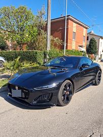Jaguar F-Type P300 Coupe 2.0 i4 R-Dynamic Black