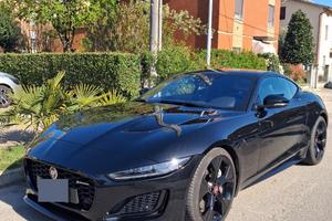 Jaguar F-Type P300 Coupe 2.0 i4 R-Dynamic Black
