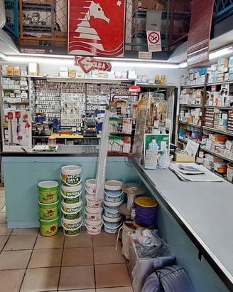 Attività commerciale ferramenta e colori