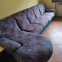 divano con copertura in microfibra