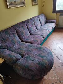 divano con copertura in microfibra