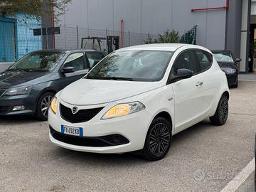 Lancia Ypsilon 1.2 69 CV 5 porte S&S Platinum