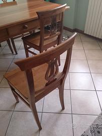 tavolo legno con quattro sedie 