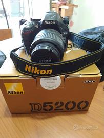 Nikon D 5200 accessoriata