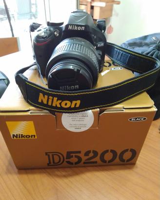 Nikon D 5200 accessoriata