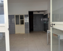 Magazzino uso attività commerciale