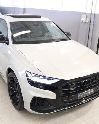 AUDI Q8 55 TFSI quattro tiptronic Sport