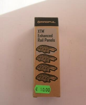 Mag pul - enhanced rail panels