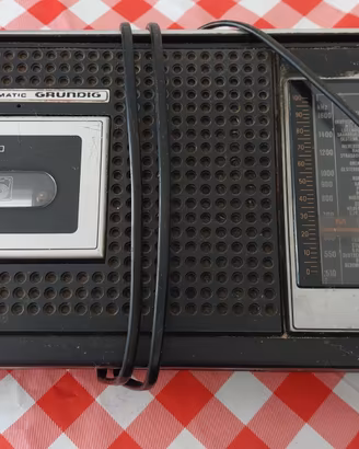 Radio con lettore musicassette