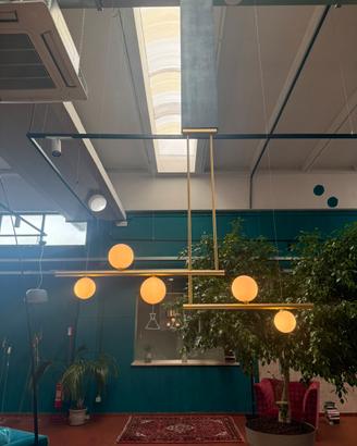 Lampadario dorato con sfere in vetro