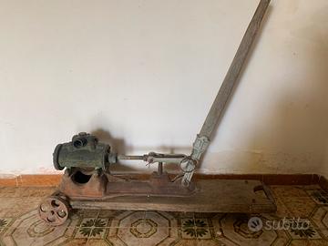 Antica pompa da travaso vino