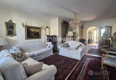 VILLA A SCHIERA INDIPENDENTE CON GIARDINO DIVISIBI
