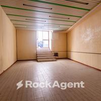 LOCALE COMMERCIALE 1 VETRINA SU STRADA