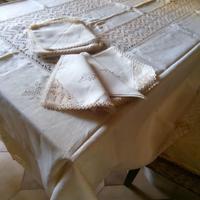 Tovaglia con tovaglioli