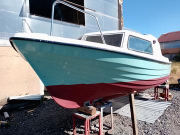 Barca a motore tipo pilotina