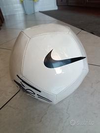  Pallone NIKE autografato da GEOLIER - Firmacopie 