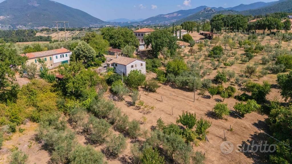 Rustico / Casale di 222 m² con 5 locali a Casperia - Vista 4
