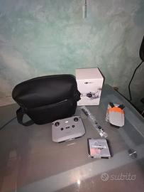 Drone DJI Mini 4K con accessori