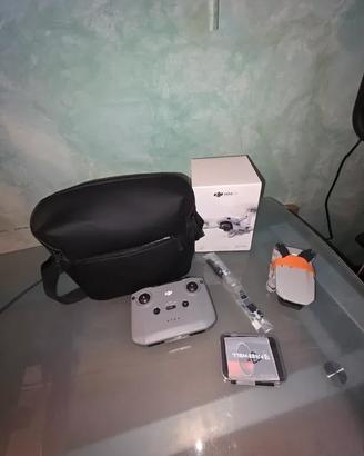 Drone DJI Mini 4K con accessori