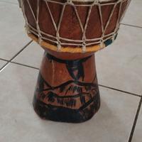 bongo  strumento a percussione 