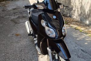 Piaggio carnaby 200