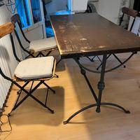 tavolo rustico in ferro e legno con sei sedie