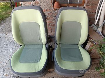 Sedili anteriori e posteriori e fari VW New beetle