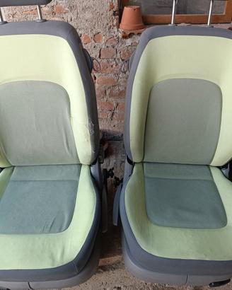Sedili anteriori e posteriori e fari VW New beetle